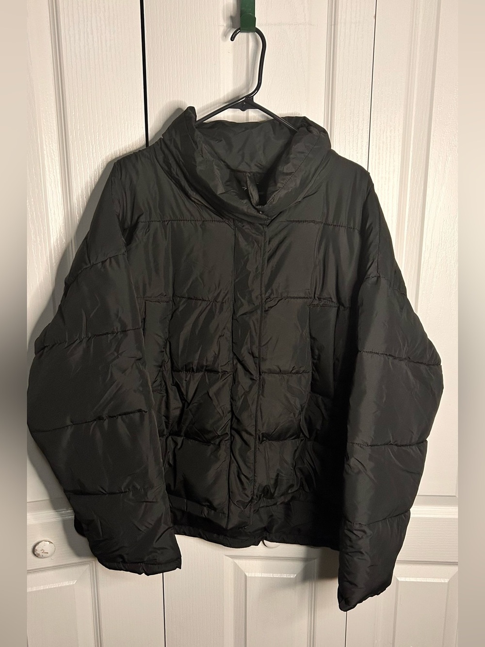 Urban Outfitters Black Puffer Jacket
Zip Button Front Coat Women's Large L NWT
